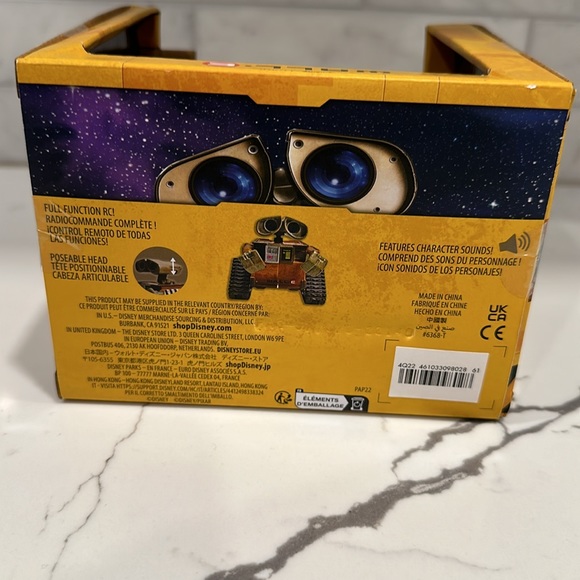 Disney Parks Disney pixar Wall-E Remote Control Robot Toy new in box - Picture 3 of 3